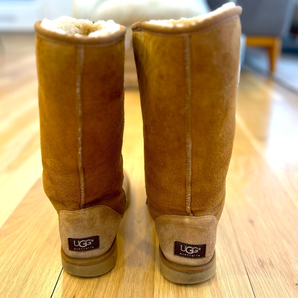 Ugg Chestnut Classic Tall II Women’s boots- size 7